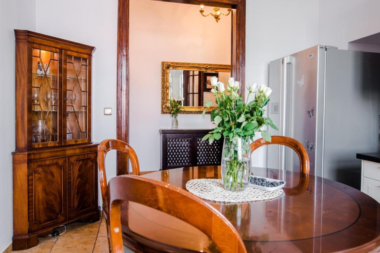 Halby Luxury Rooms Chmielna 73B Warszawa Eksteriør billede